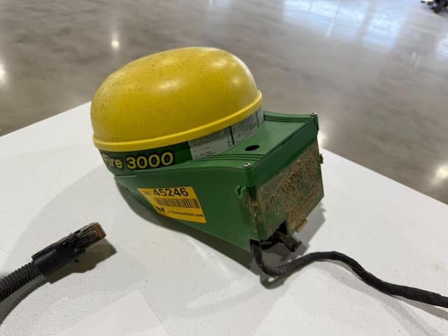 Image of John Deere StarFire 3000 equipment image 3