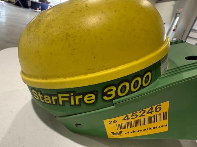 Image of John Deere StarFire 3000 equipment image 4