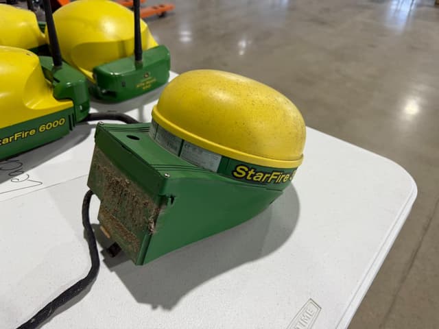 Image of John Deere StarFire 3000 equipment image 2