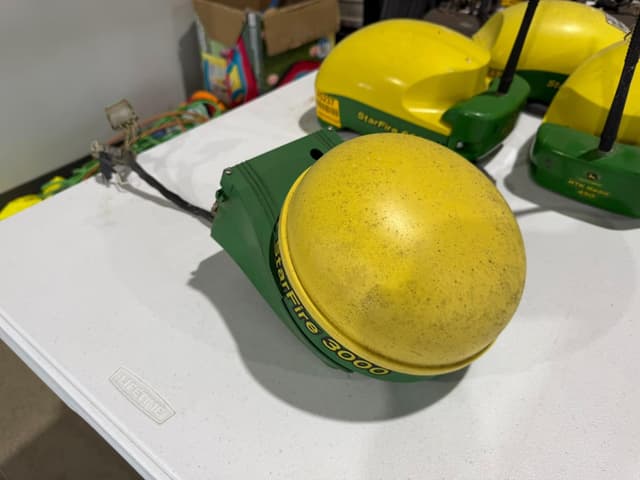 Image of John Deere StarFire 3000 equipment image 1