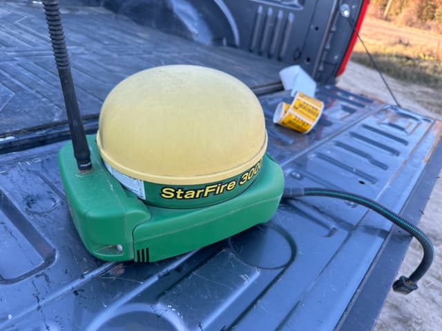Image of John Deere StarFire 3000 equipment image 1