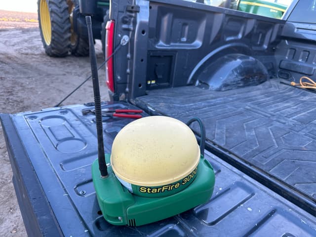 Image of John Deere StarFire 3000 equipment image 1