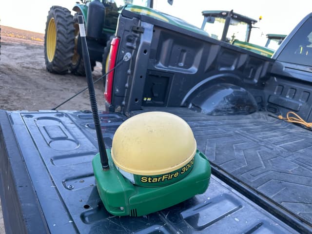 Image of John Deere StarFire 3000 equipment image 1