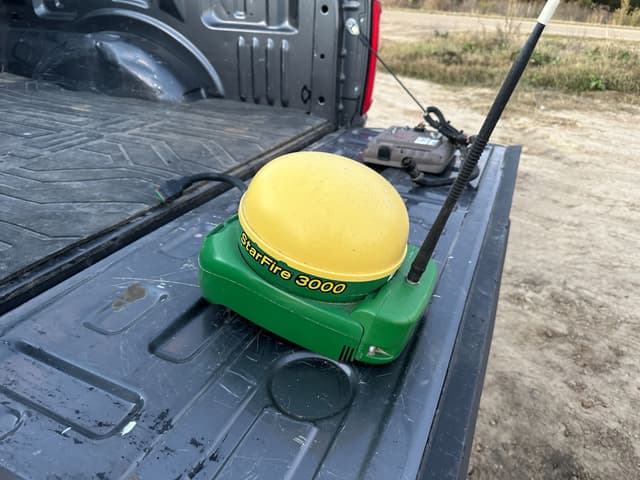 Image of John Deere StarFire 3000 equipment image 1