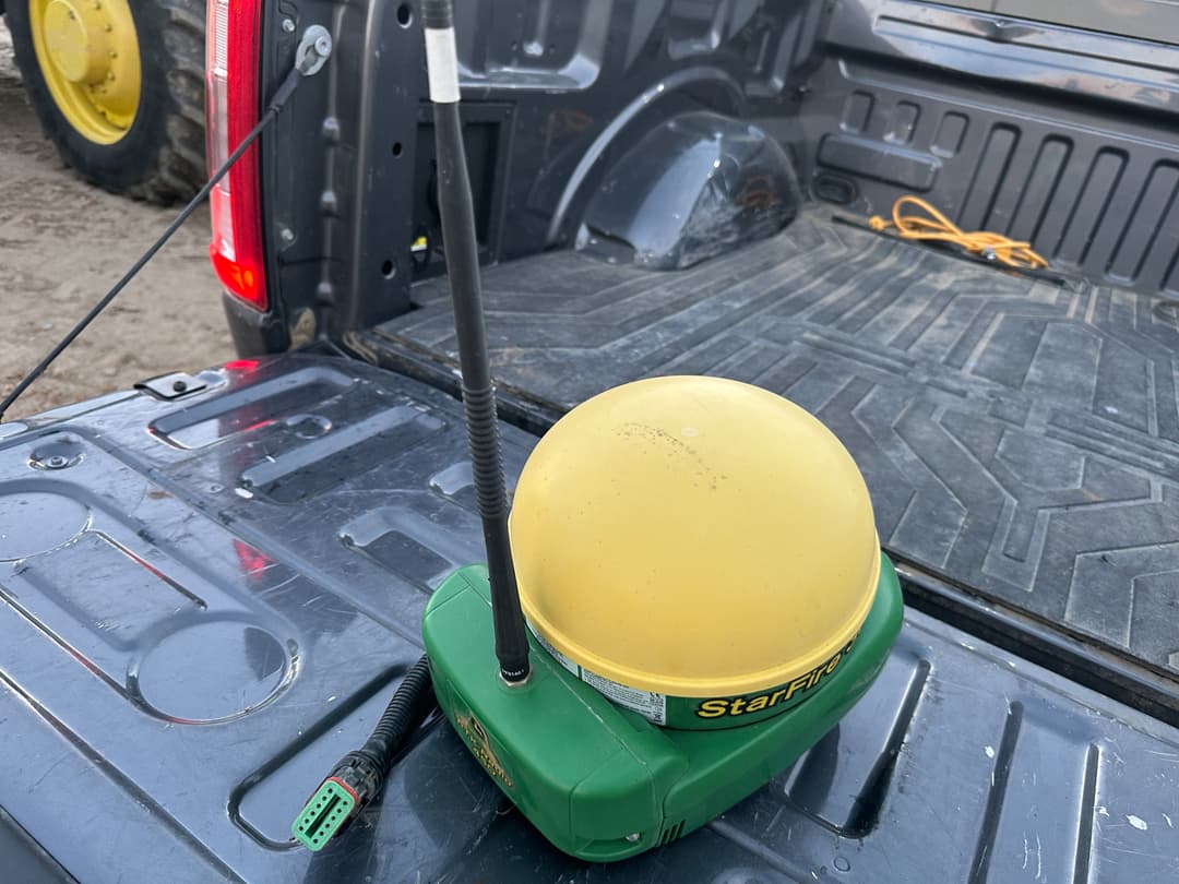 Image of John Deere StarFire 3000 Image 1