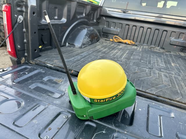 Image of John Deere StarFire 3000 equipment image 1