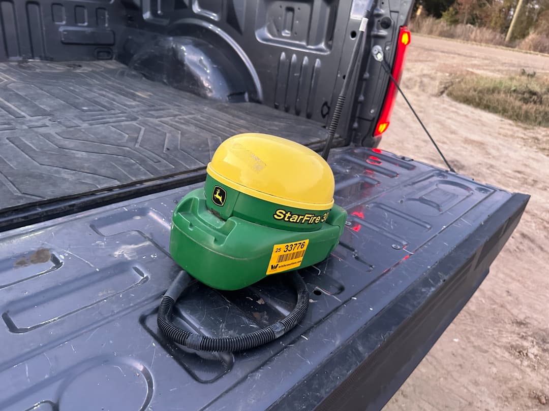 Image of John Deere StarFire 3000 Primary image