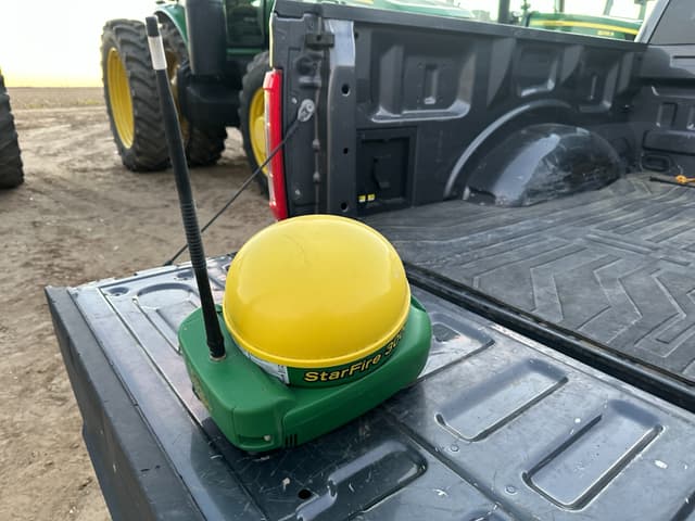 Image of John Deere StarFire 3000 equipment image 1