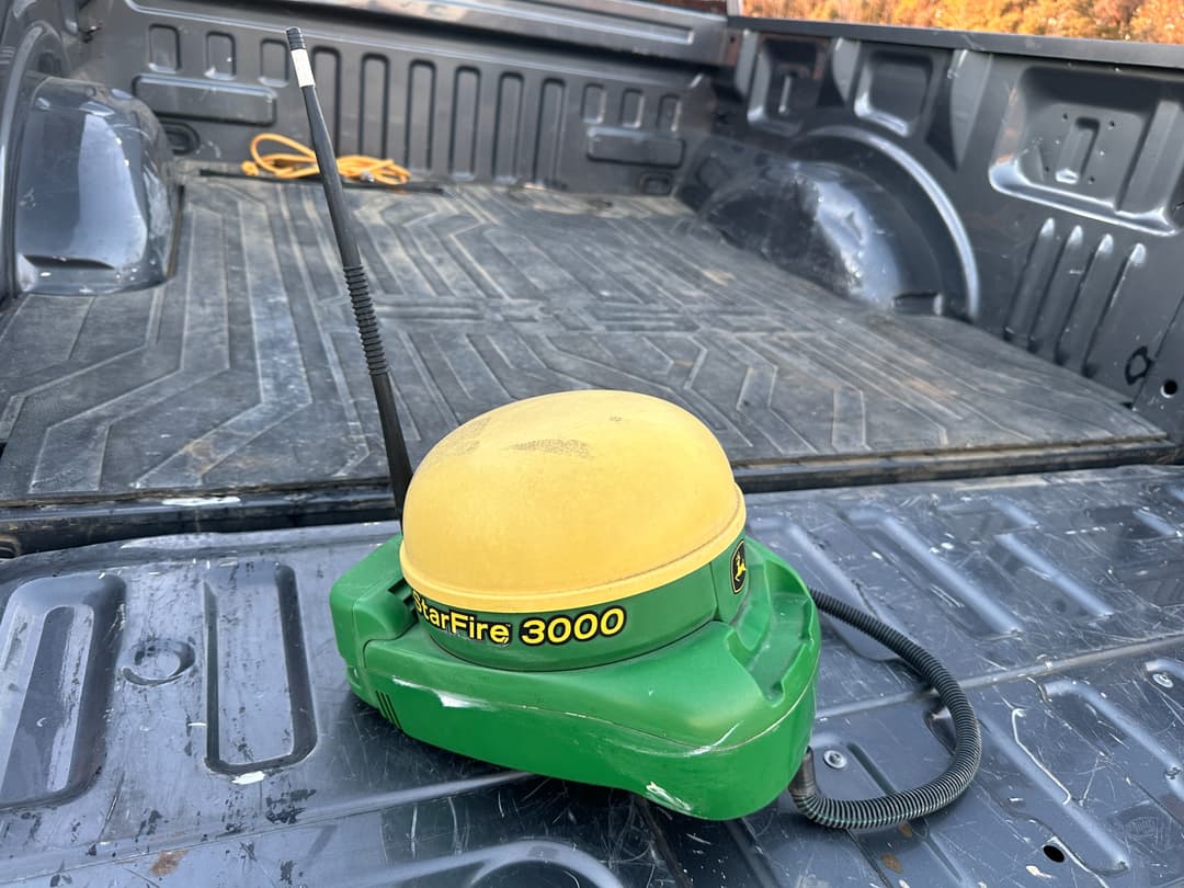 Image of John Deere StarFire 3000 Image 1