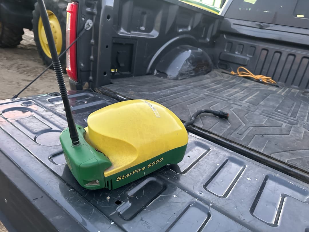 Image of John Deere StarFire 6000 Image 1