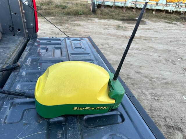 Image of John Deere StarFire 6000 equipment image 1