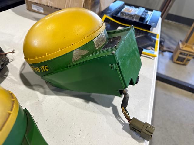 Image of John Deere StarFire 3000 equipment image 4
