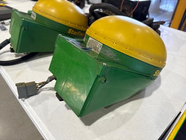 Image of John Deere StarFire 3000 equipment image 3