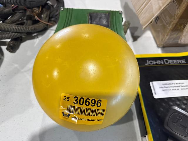 Image of John Deere StarFire 3000 equipment image 2