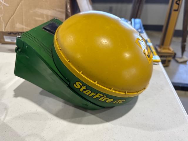 Image of John Deere StarFire 3000 equipment image 1