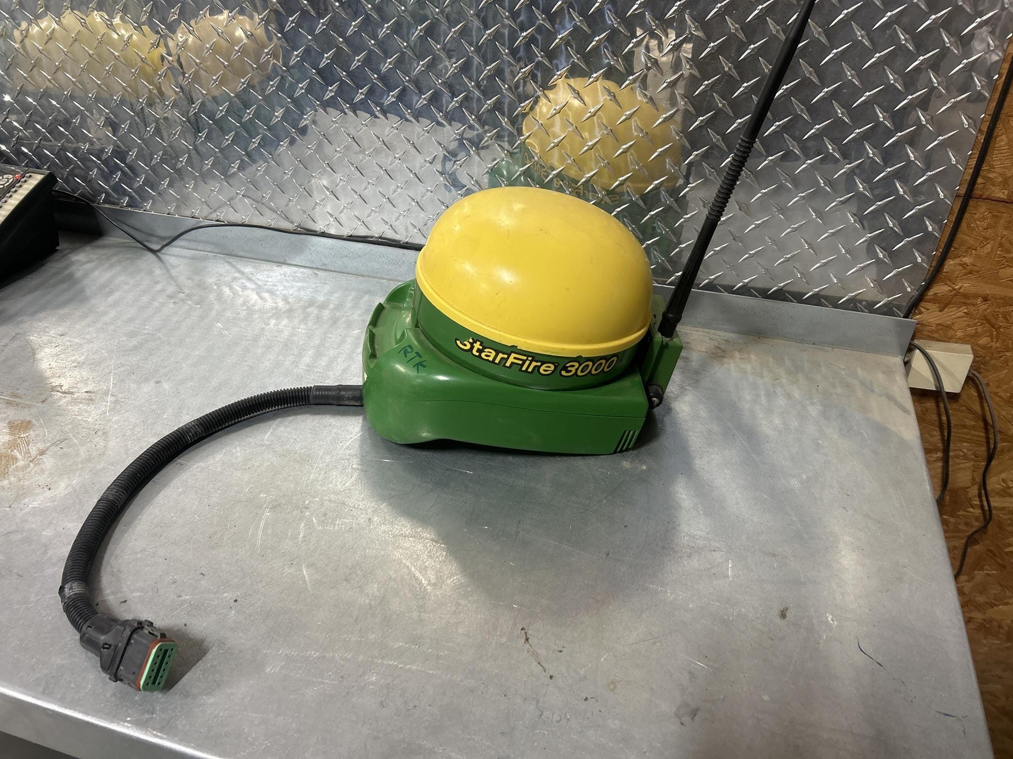 John Deere StarFire 3000 Equipment Image0