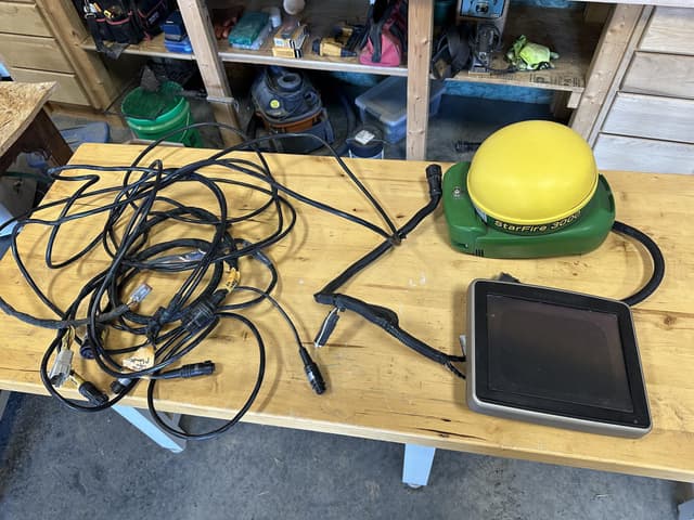 Image of John Deere StarFire 3000 equipment image 1