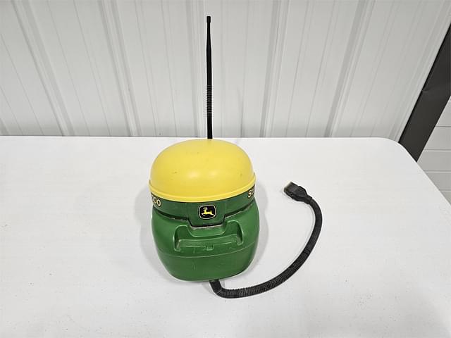 Image of John Deere StarFire 3000 equipment image 1