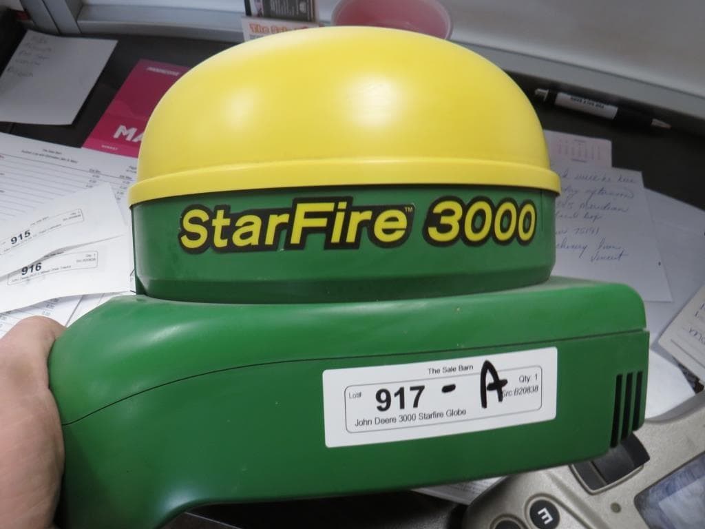 Image of John Deere StarFire 3000 Image 0
