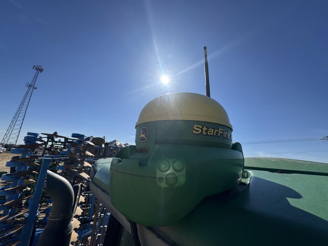 Image of John Deere StarFire 3000 Image 1