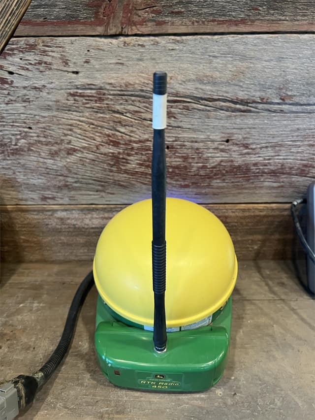 Image of John Deere StarFire 3000 equipment image 4