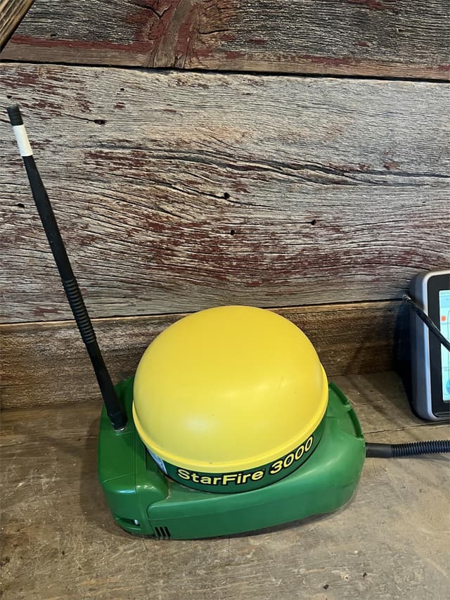 Image of John Deere StarFire 3000 equipment image 1