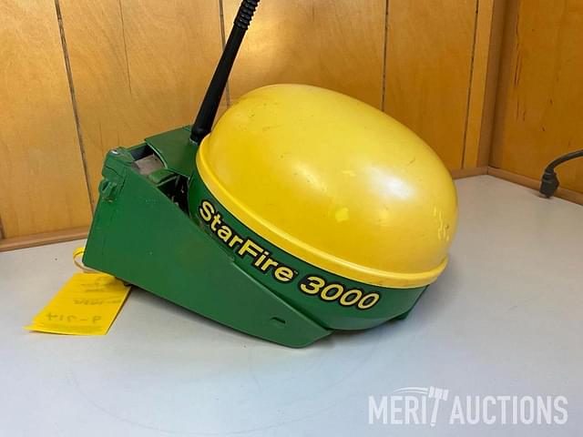 Image of John Deere StarFire 3000 equipment image 1