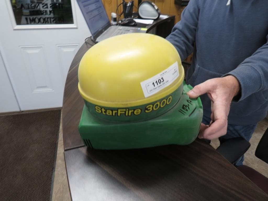 Image of John Deere StarFire 3000 Image 0