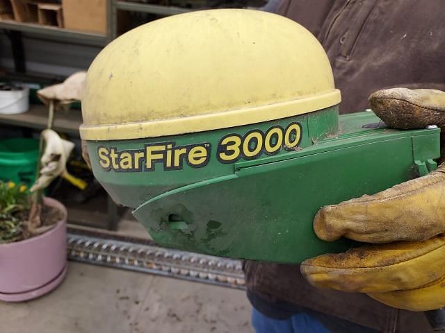 Image of John Deere StarFire 3000 Image 0