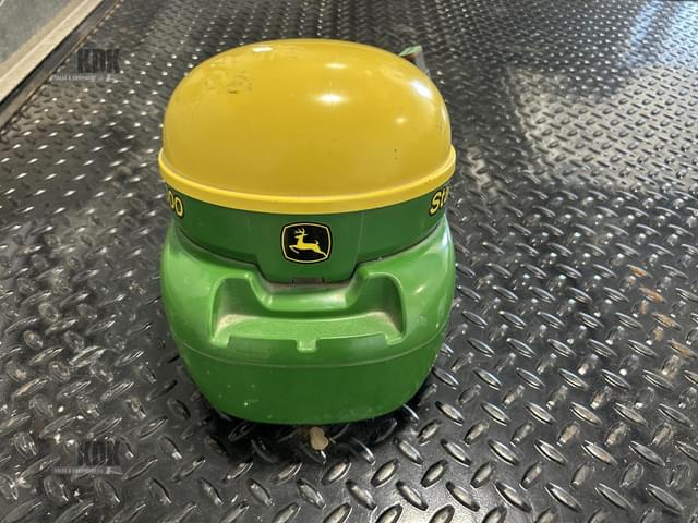Image of John Deere StarFire 3000 equipment image 4