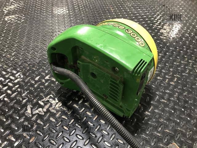Image of John Deere StarFire 3000 equipment image 3