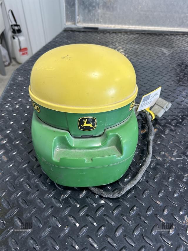Image of John Deere StarFire 3000 equipment image 4