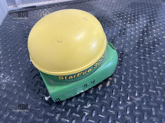 Image of John Deere StarFire 3000 equipment image 1