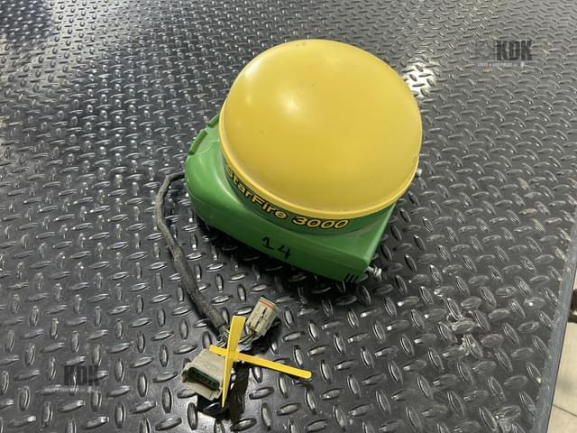 Image of John Deere StarFire 3000 equipment image 2