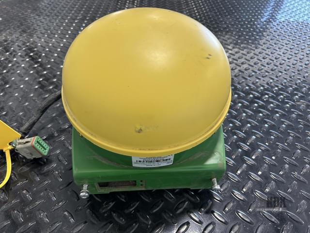Image of John Deere StarFire 3000 equipment image 3