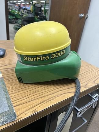 Image of John Deere StarFire 3000 equipment image 4