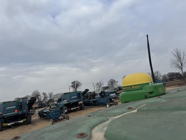 Image of John Deere StarFire 3000 equipment image 2