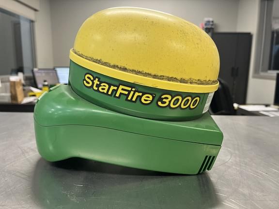 Image of John Deere StarFire 3000 equipment image 2