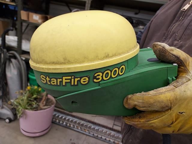 Image of John Deere StarFire 3000 Image 0