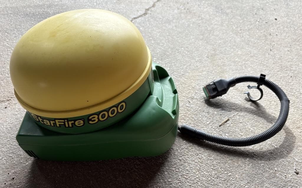 Image of John Deere StarFire 3000 Image 1
