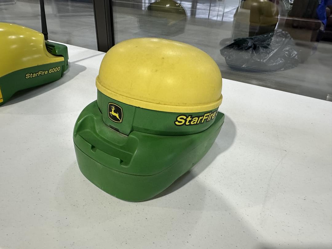 Image of John Deere StarFire 3000 Image 0