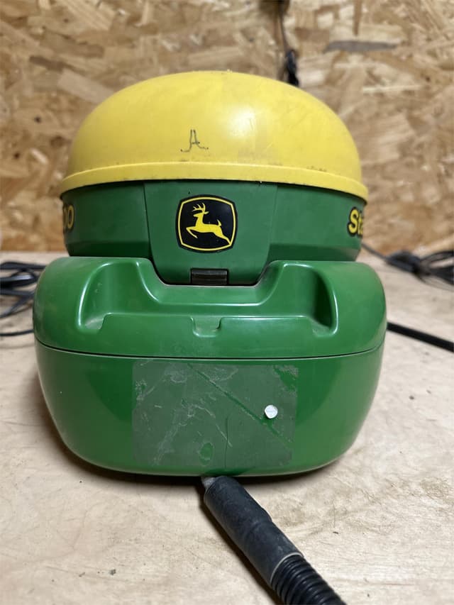 Image of John Deere StarFire 3000 equipment image 2