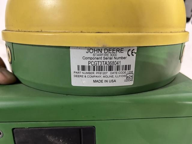 Image of John Deere StarFire 3000 equipment image 4