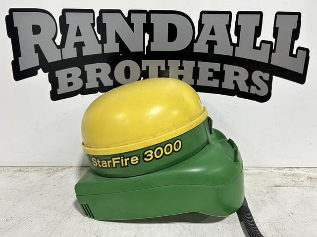 Image of John Deere StarFire 3000 equipment image 1