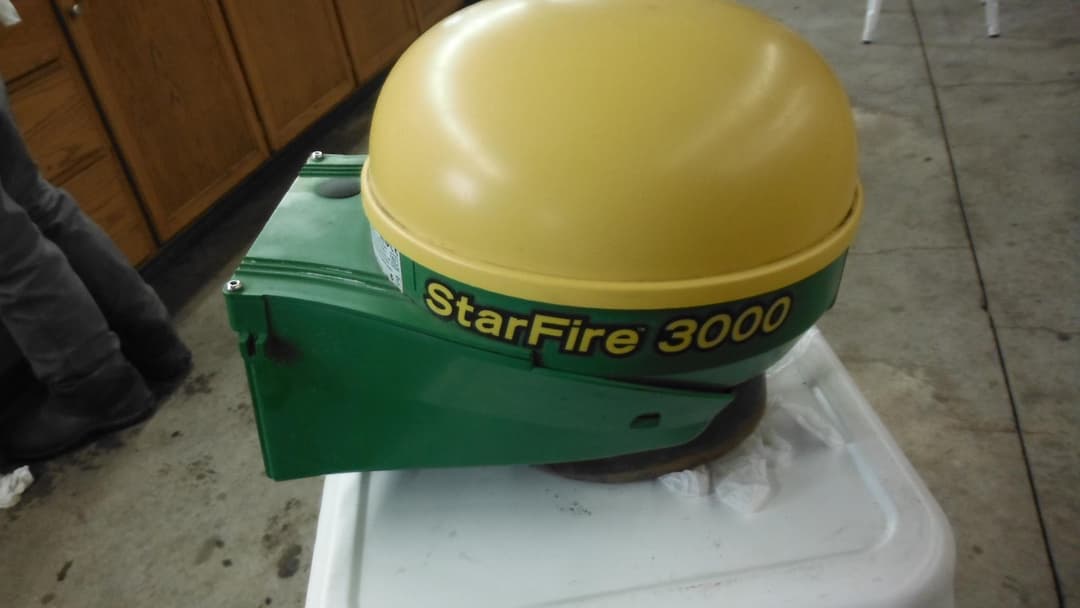 Image of John Deere StarFire 3000 Image 1