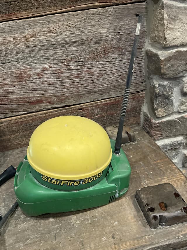 Image of John Deere StarFire 3000 equipment image 1