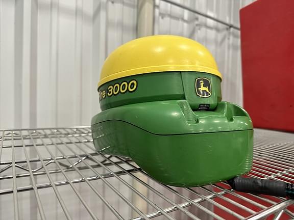 Image of John Deere StarFire 3000 Image 1