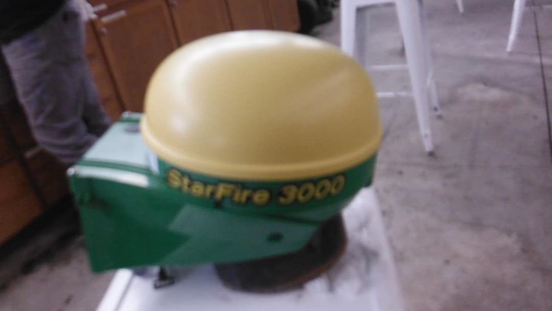 Image of John Deere StarFire 3000 Image 0