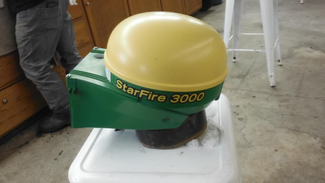 Image of John Deere StarFire 3000 Image 0