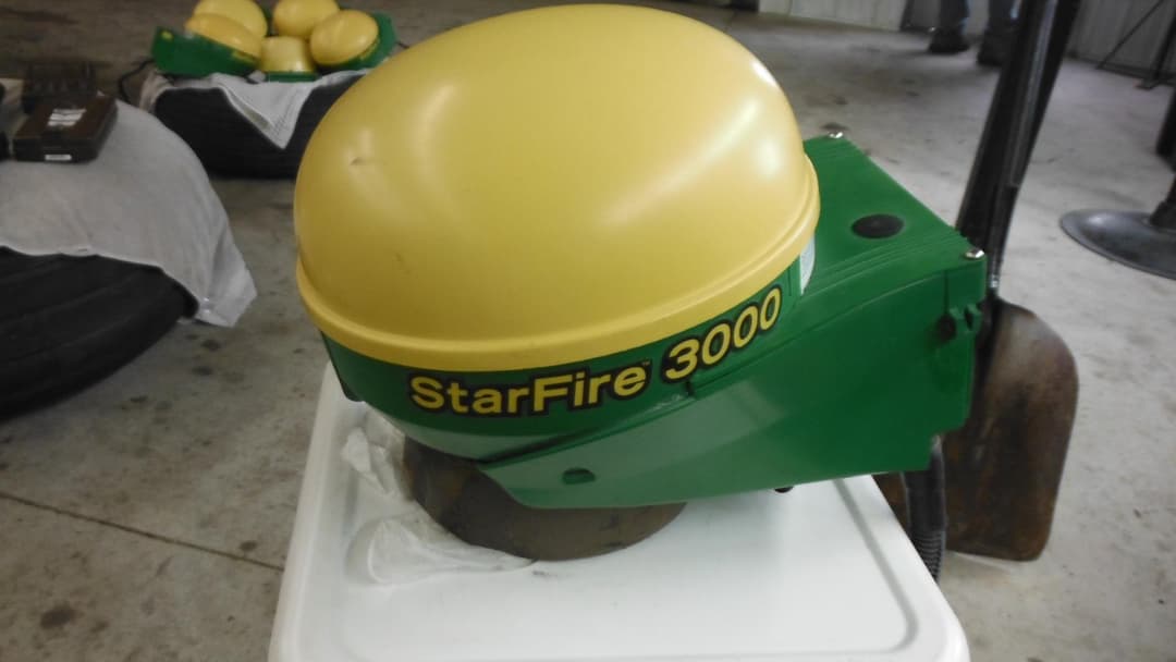 Image of John Deere StarFire 3000 Image 1